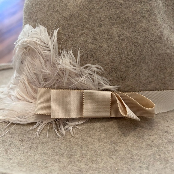 Bollman 100% Wool Peachfelt Fedora Hat with silky feathers - Picture 3 of 6
